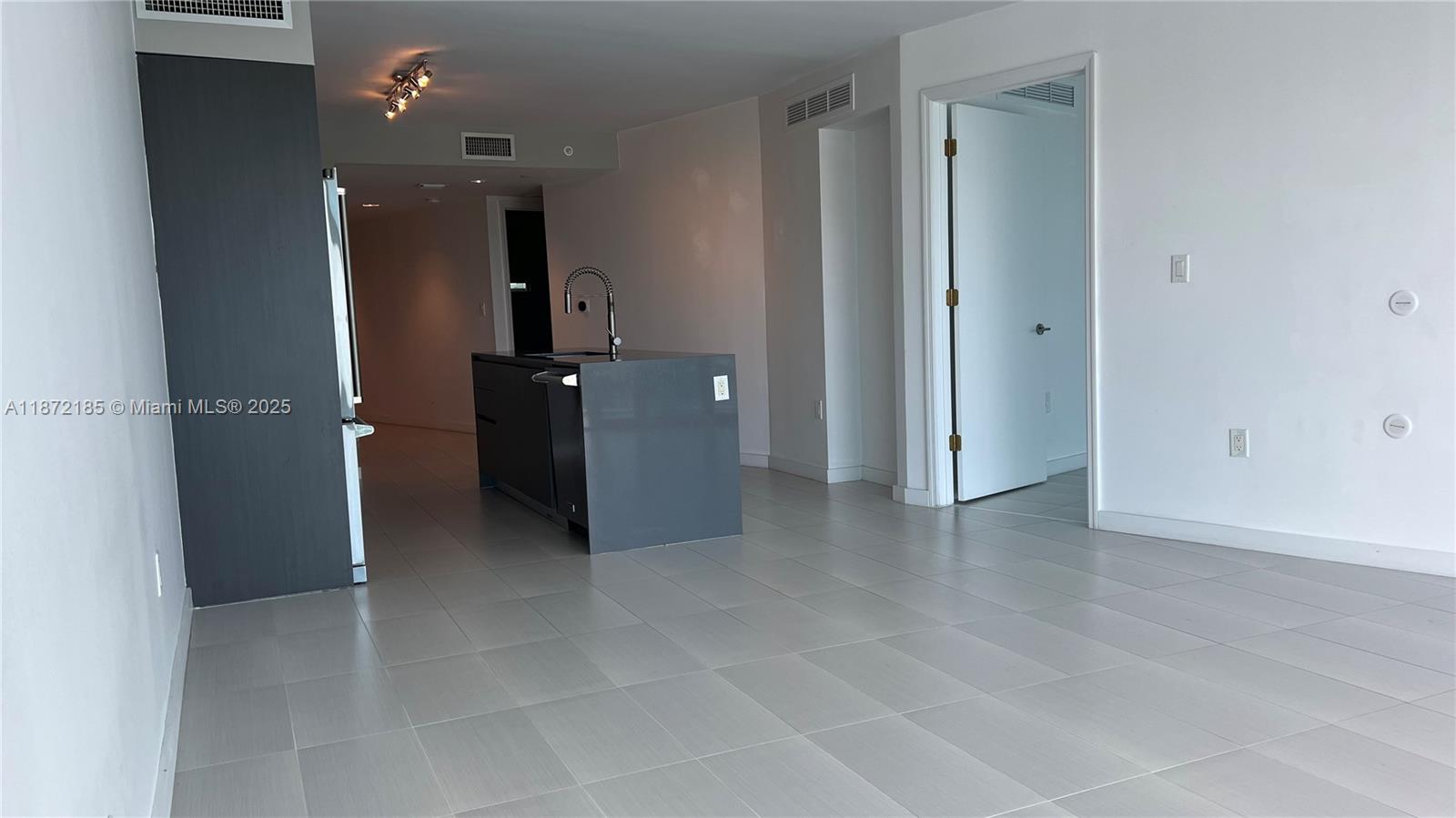 9821 E Bay Hbr Dr #904 Bay Harbor Islands, FL 33154