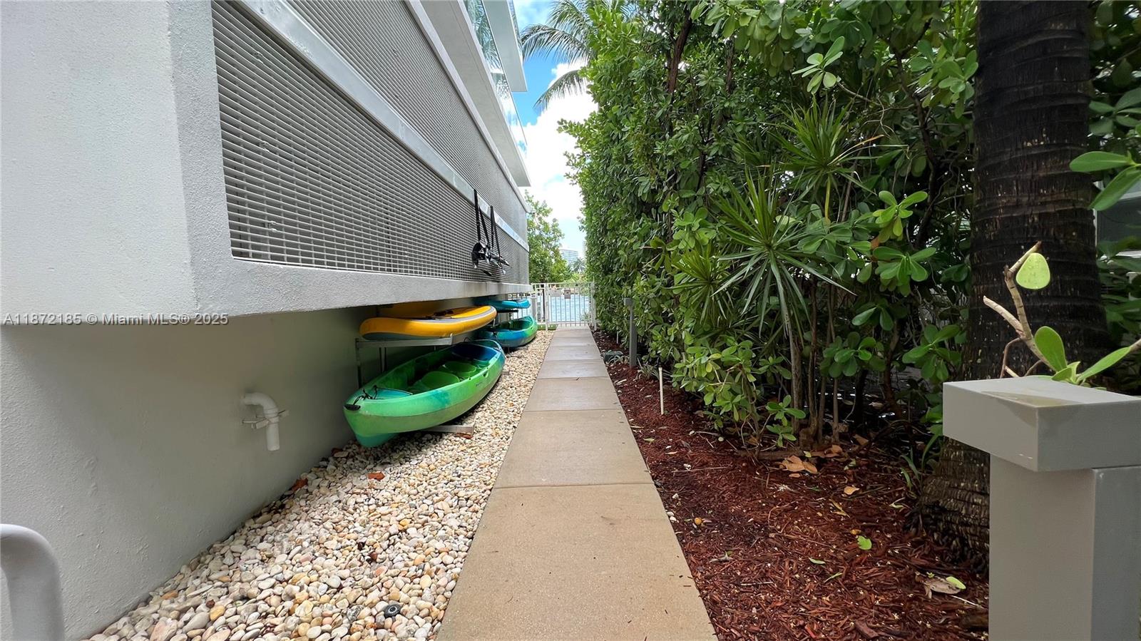 9821 E Bay Hbr Dr #904 Bay Harbor Islands, FL 33154