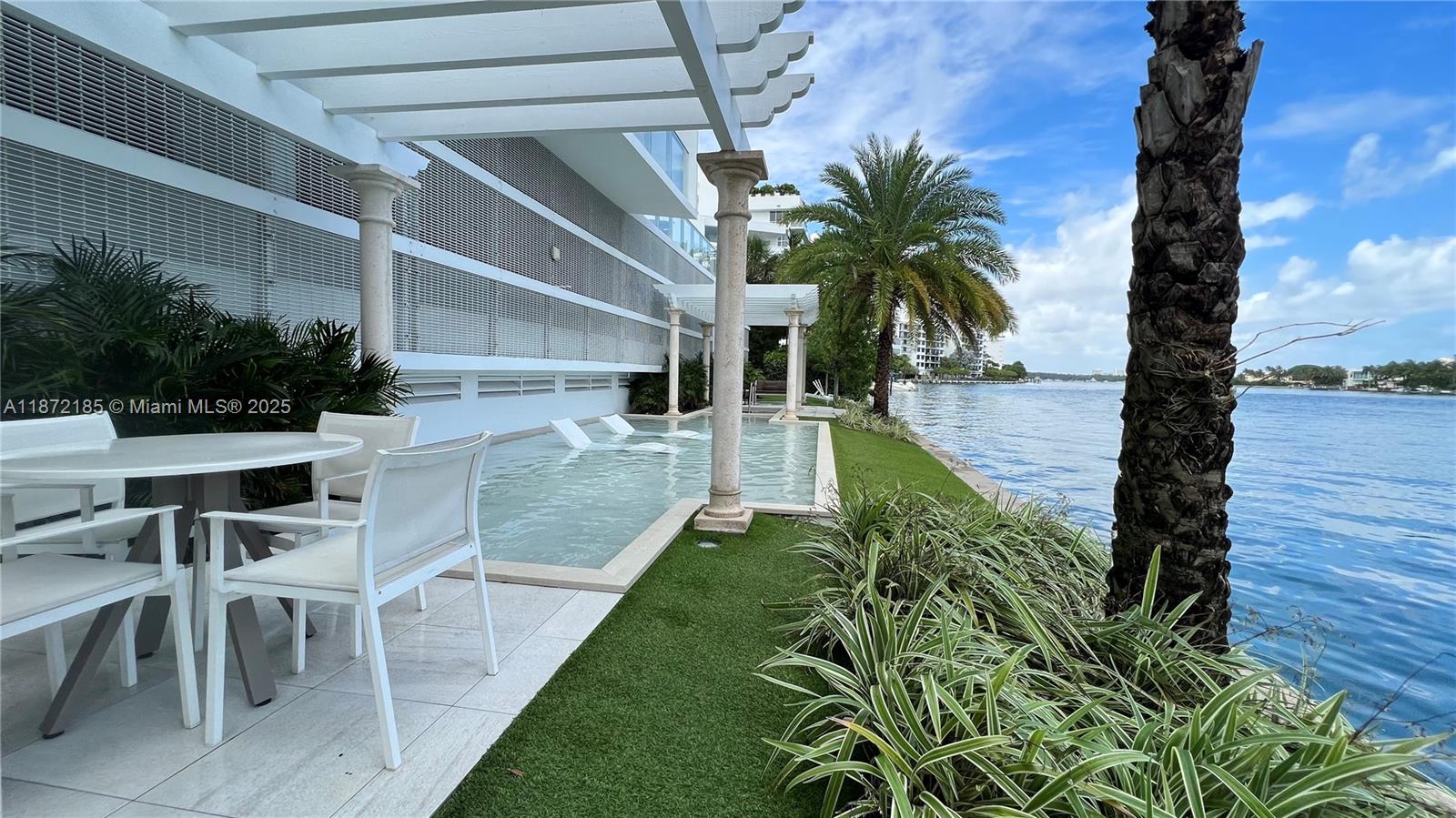 9821 E Bay Hbr Dr #904 Bay Harbor Islands, FL 33154