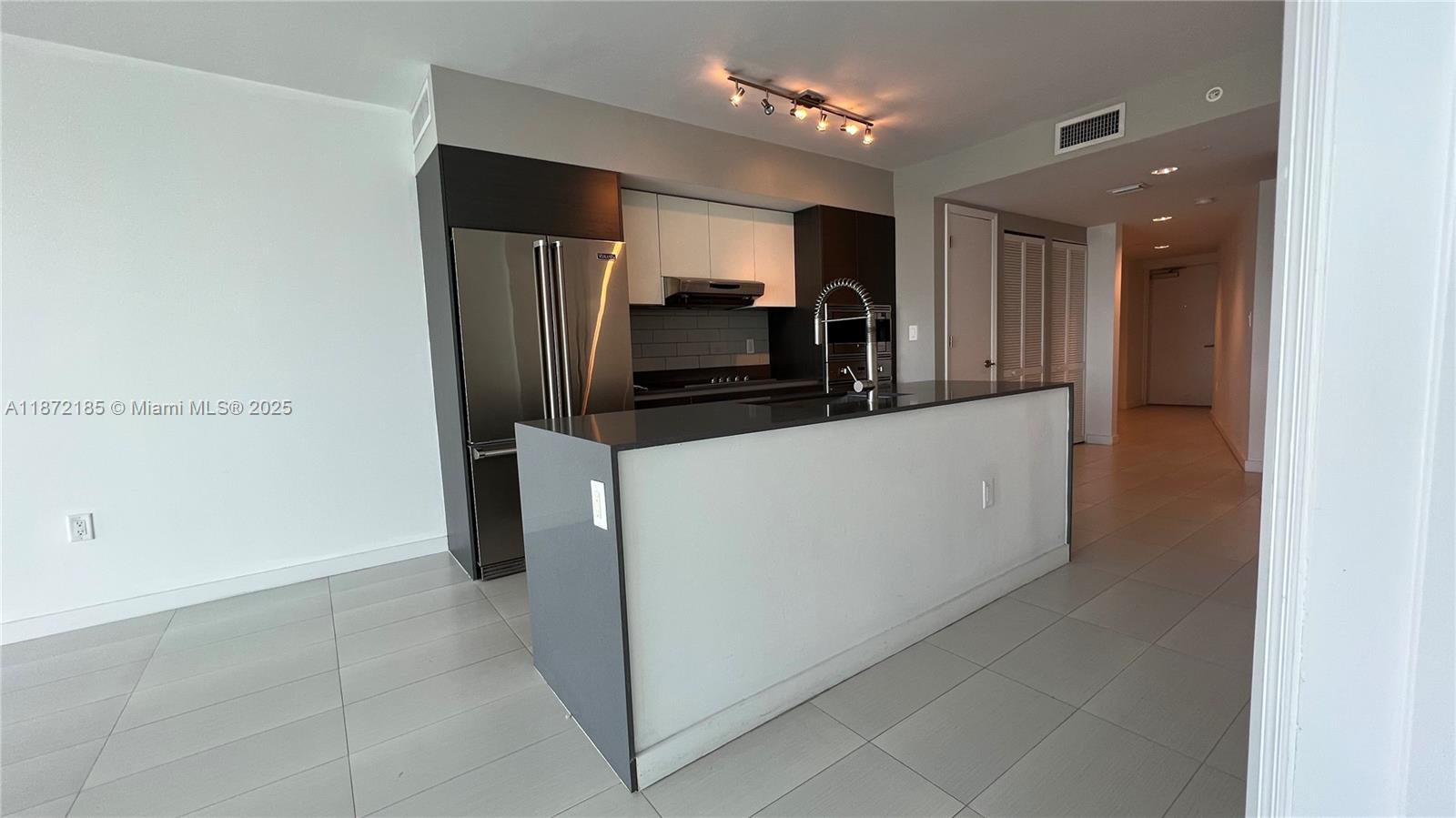 9821 E Bay Hbr Dr #904 Bay Harbor Islands, FL 33154