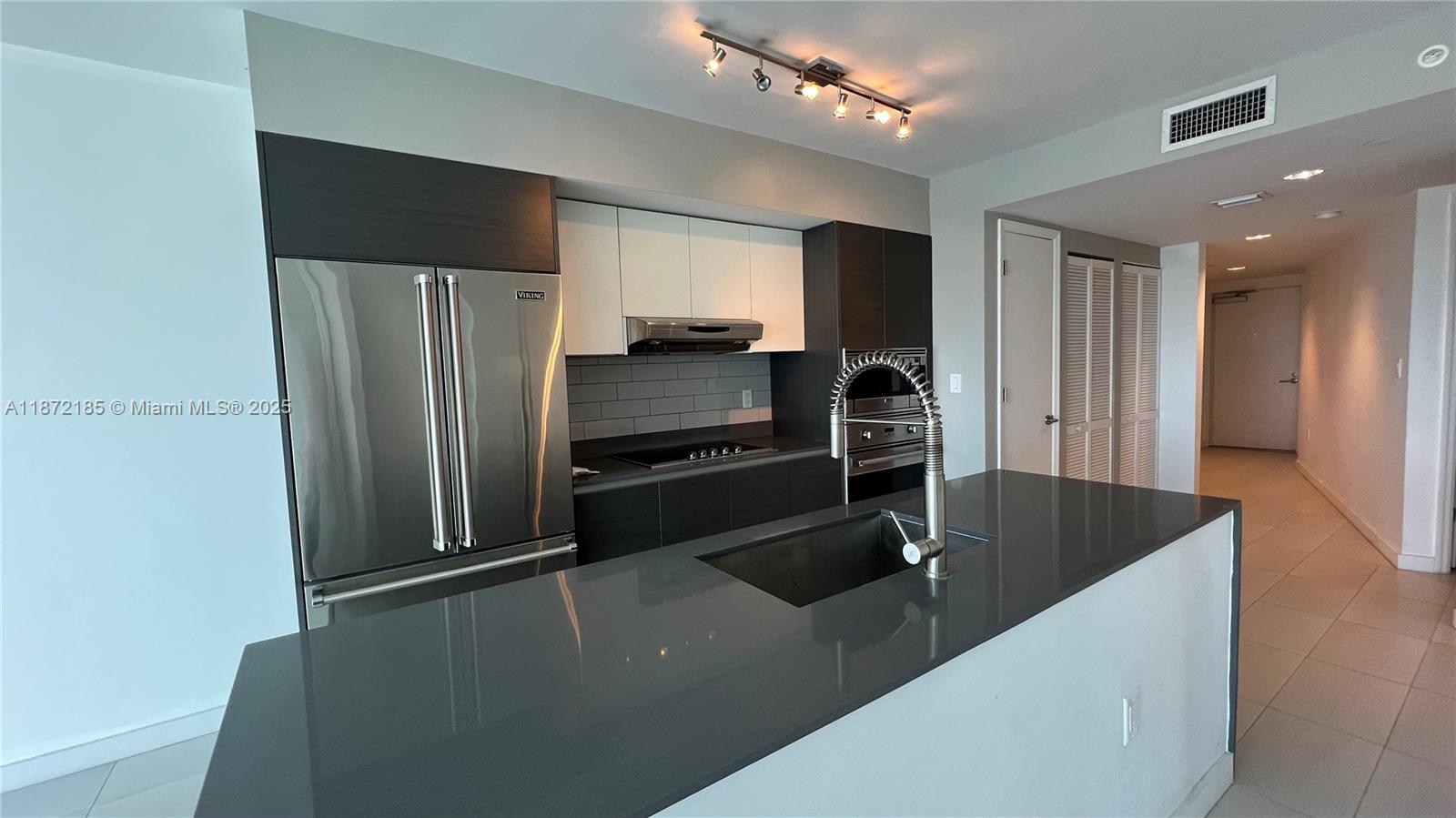 9821 E Bay Hbr Dr #904 Bay Harbor Islands, FL 33154