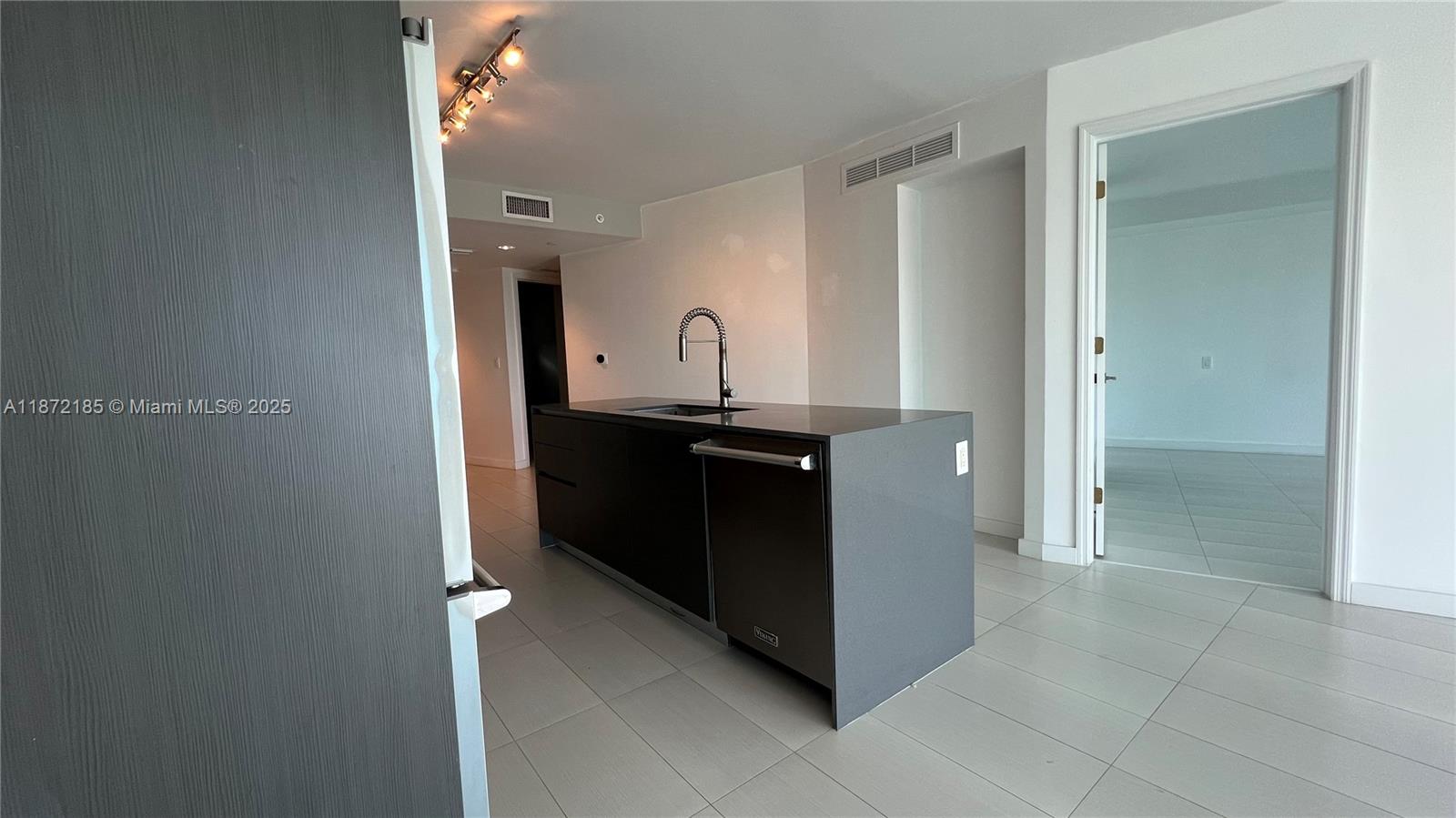 9821 E Bay Hbr Dr #904 Bay Harbor Islands, FL 33154