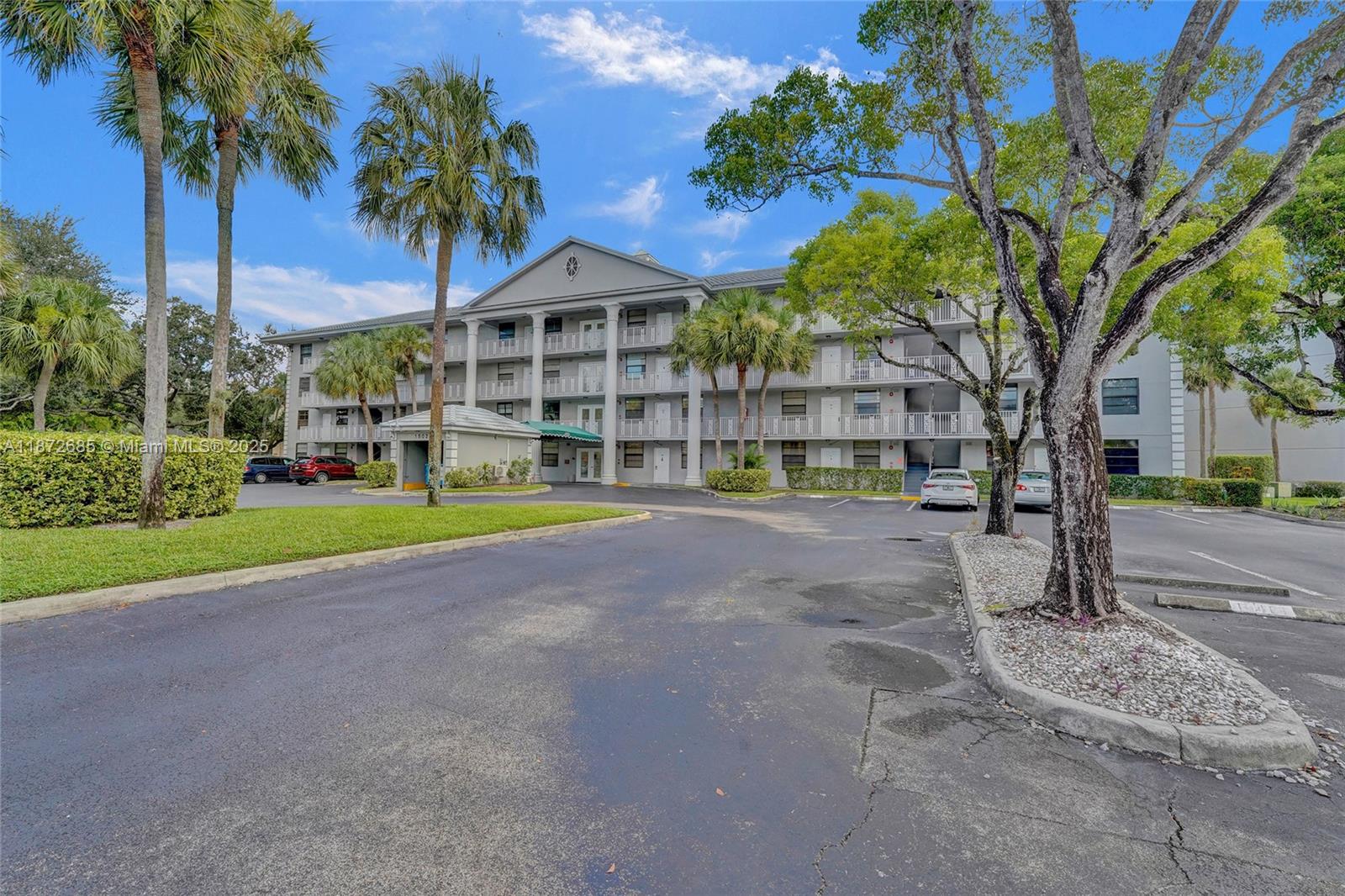 1502 Whitehall Dr #303