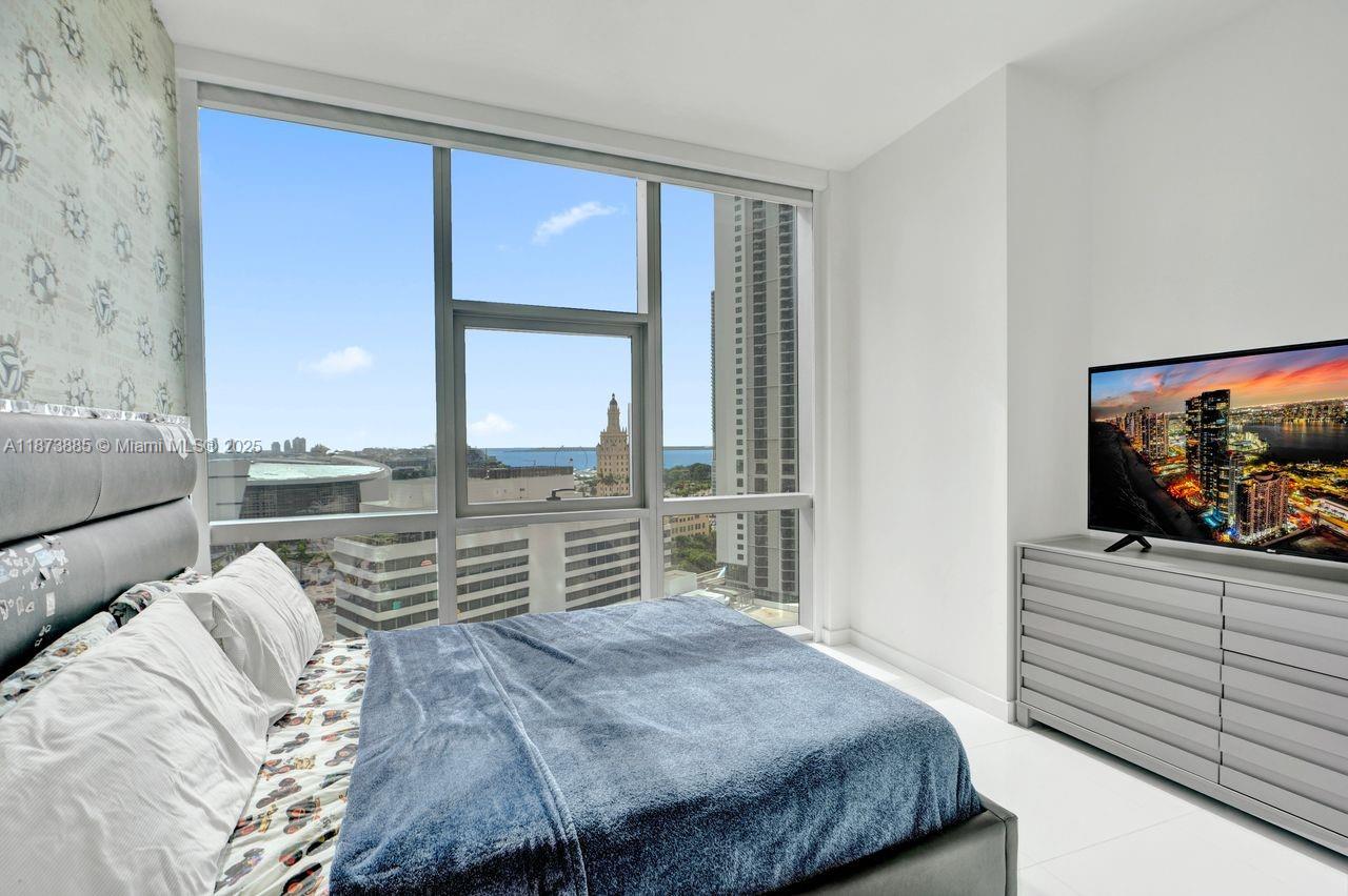 image Paramount Miami24