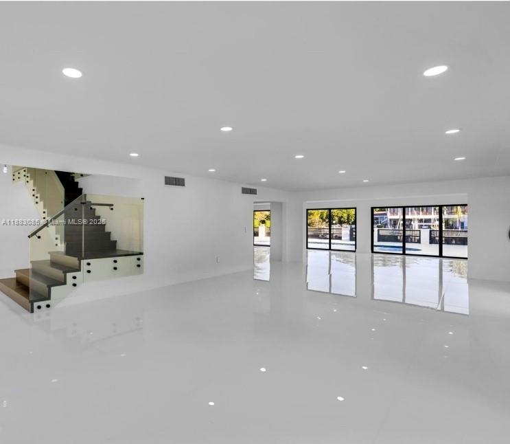 406 Holiday Dr Hallandale Beach, FL 33009