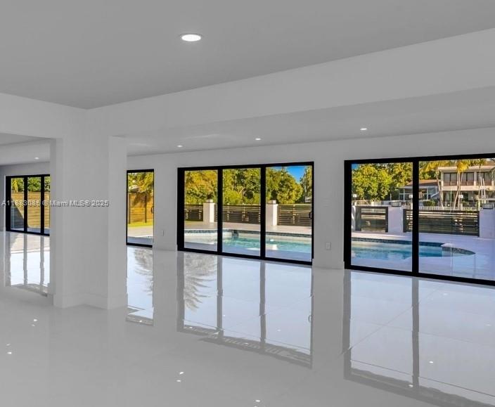 406 Holiday Dr Hallandale Beach, FL 33009