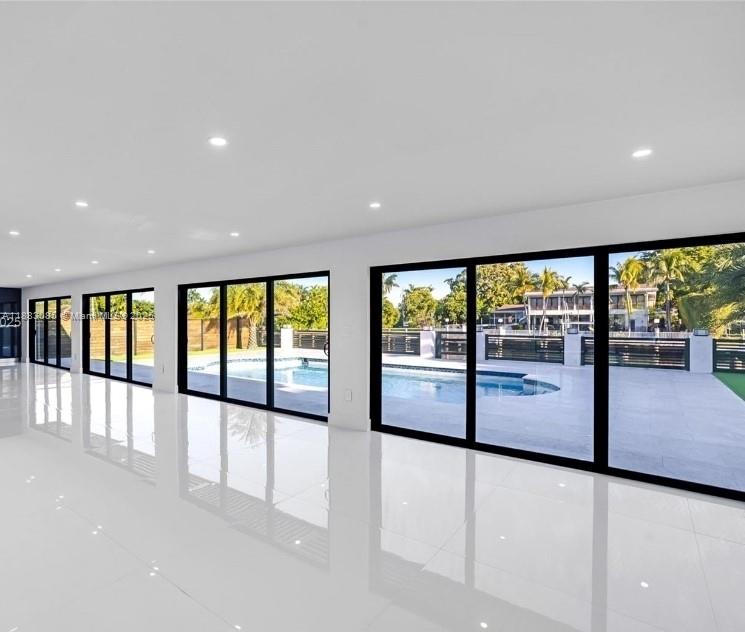 406 Holiday Dr Hallandale Beach, FL 33009