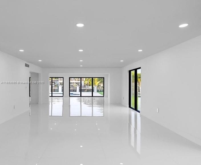 406 Holiday Dr Hallandale Beach, FL 33009