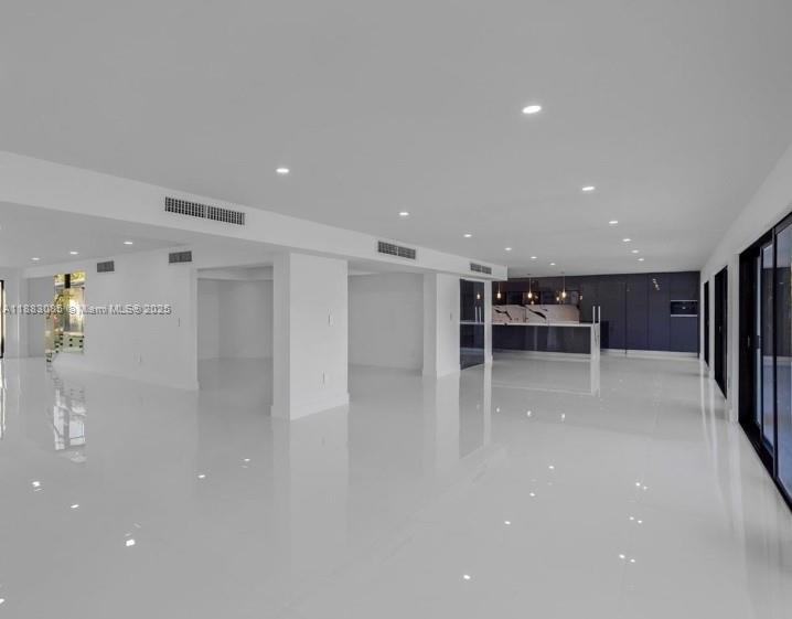 406 Holiday Dr Hallandale Beach, FL 33009