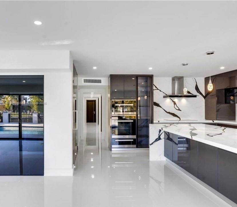 406 Holiday Dr Hallandale Beach, FL 33009