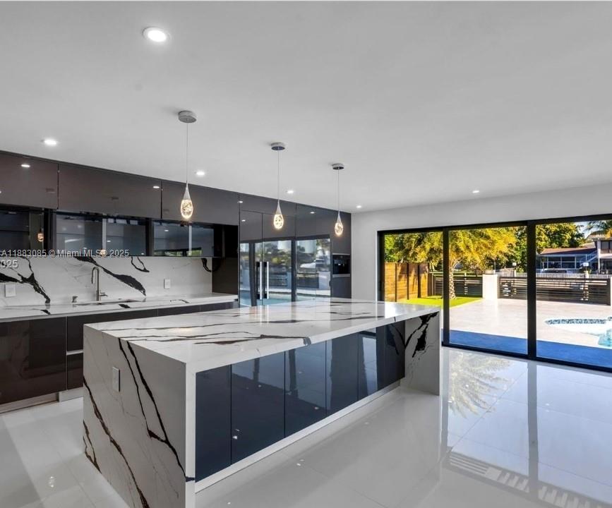 406 Holiday Dr Hallandale Beach, FL 33009