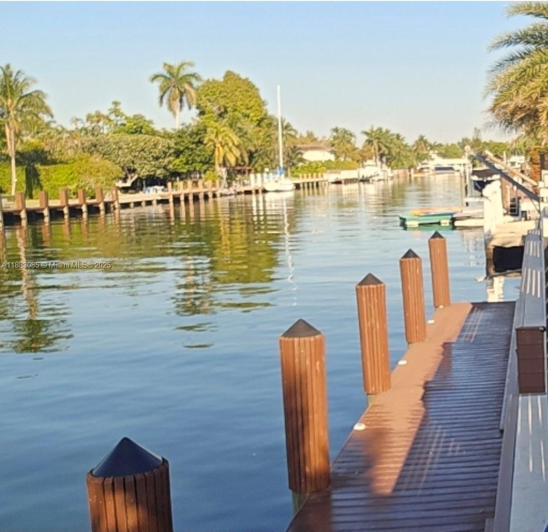 406 Holiday Dr Hallandale Beach, FL 33009