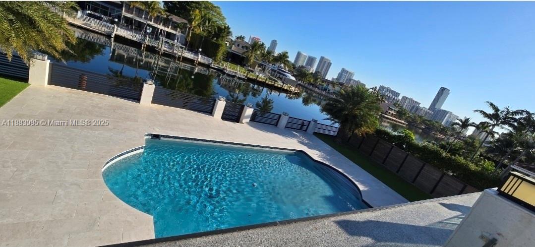 406 Holiday Dr Hallandale Beach, FL 33009