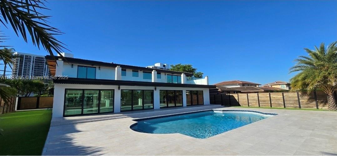 406 Holiday Dr Hallandale Beach, FL 33009