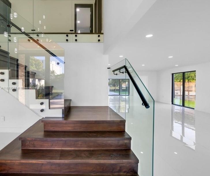 406 Holiday Dr Hallandale Beach, FL 33009