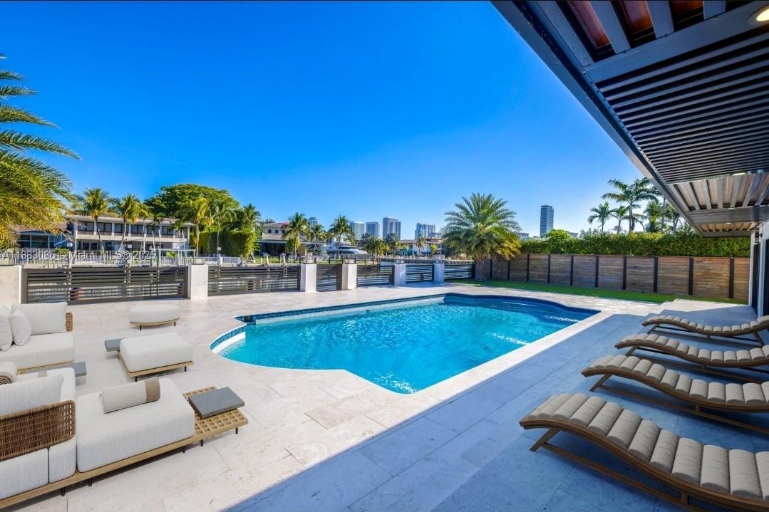 406 Holiday Dr Hallandale Beach, FL 33009