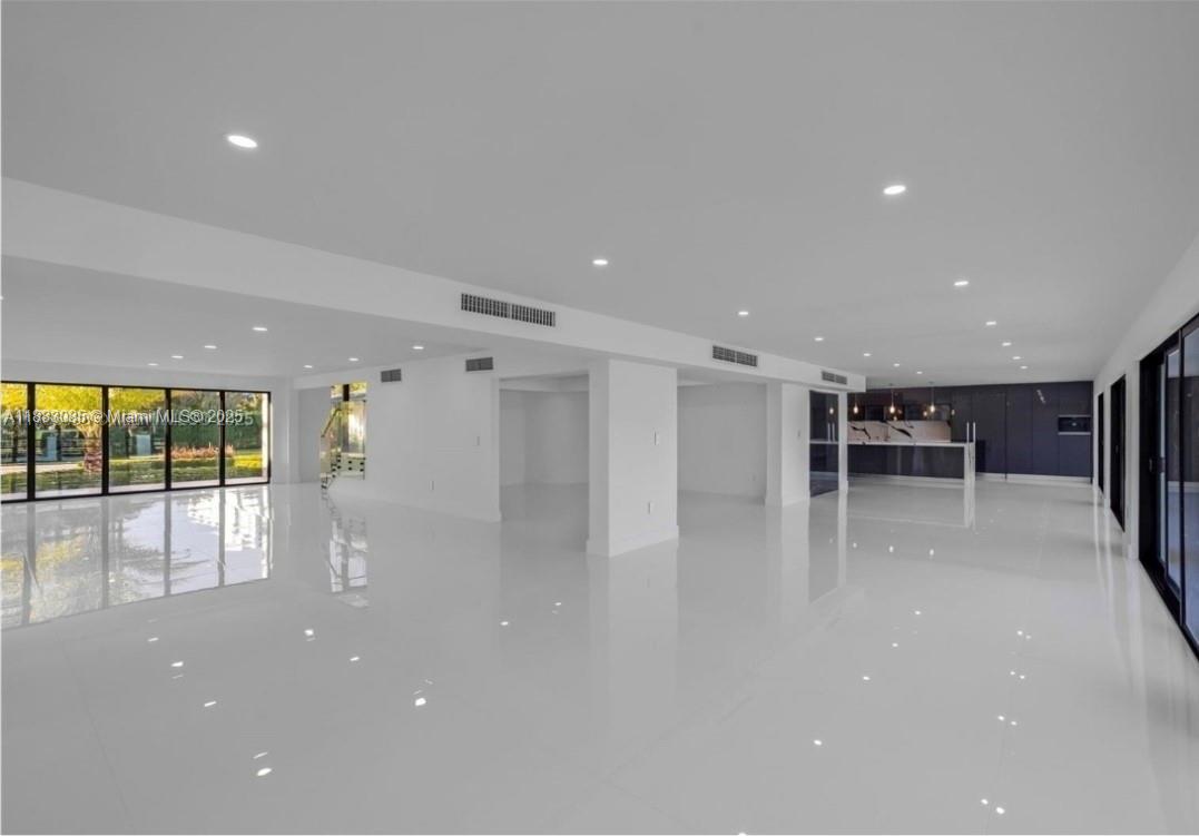 406 Holiday Dr Hallandale Beach, FL 33009