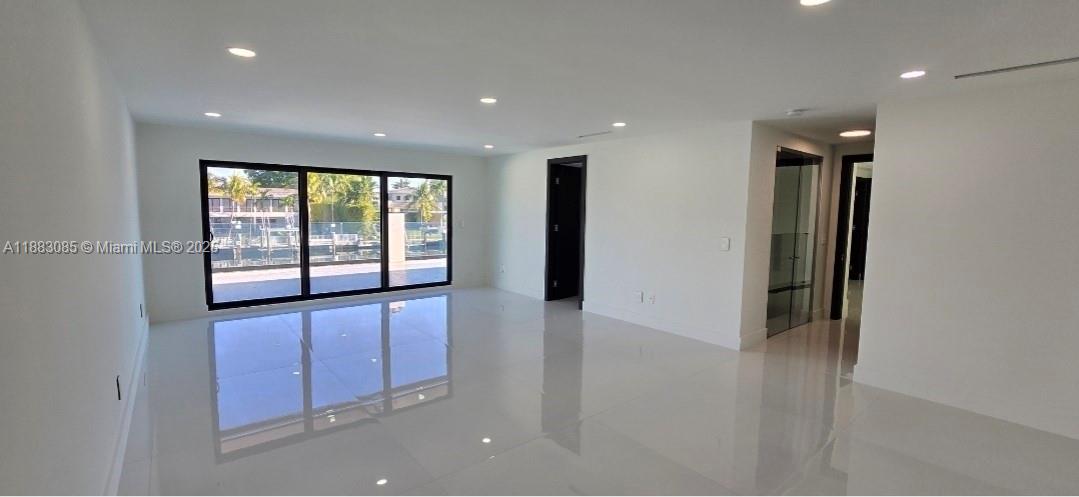 406 Holiday Dr Hallandale Beach, FL 33009