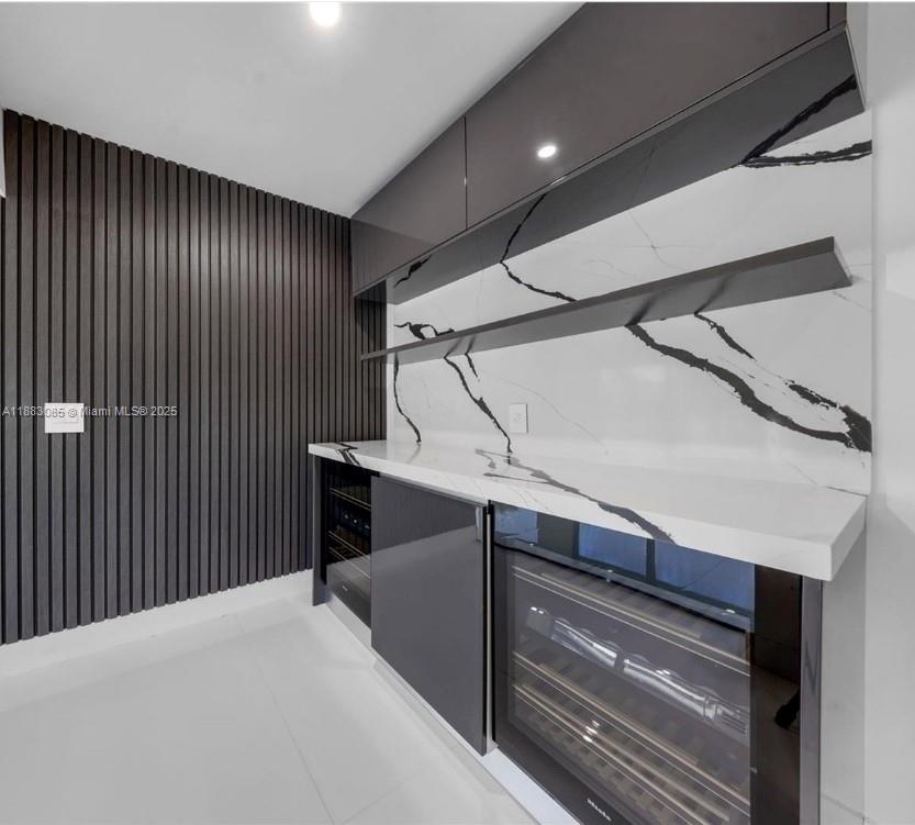 406 Holiday Dr Hallandale Beach, FL 33009