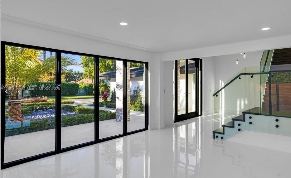 406 Holiday Dr Hallandale Beach, FL 33009