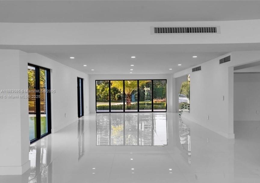 406 Holiday Dr Hallandale Beach, FL 33009