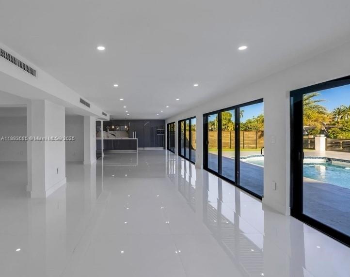 406 Holiday Dr Hallandale Beach, FL 33009