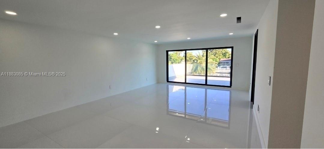 406 Holiday Dr Hallandale Beach, FL 33009