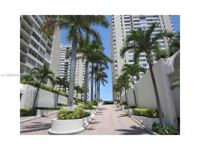 1890 S Ocean Dr #504