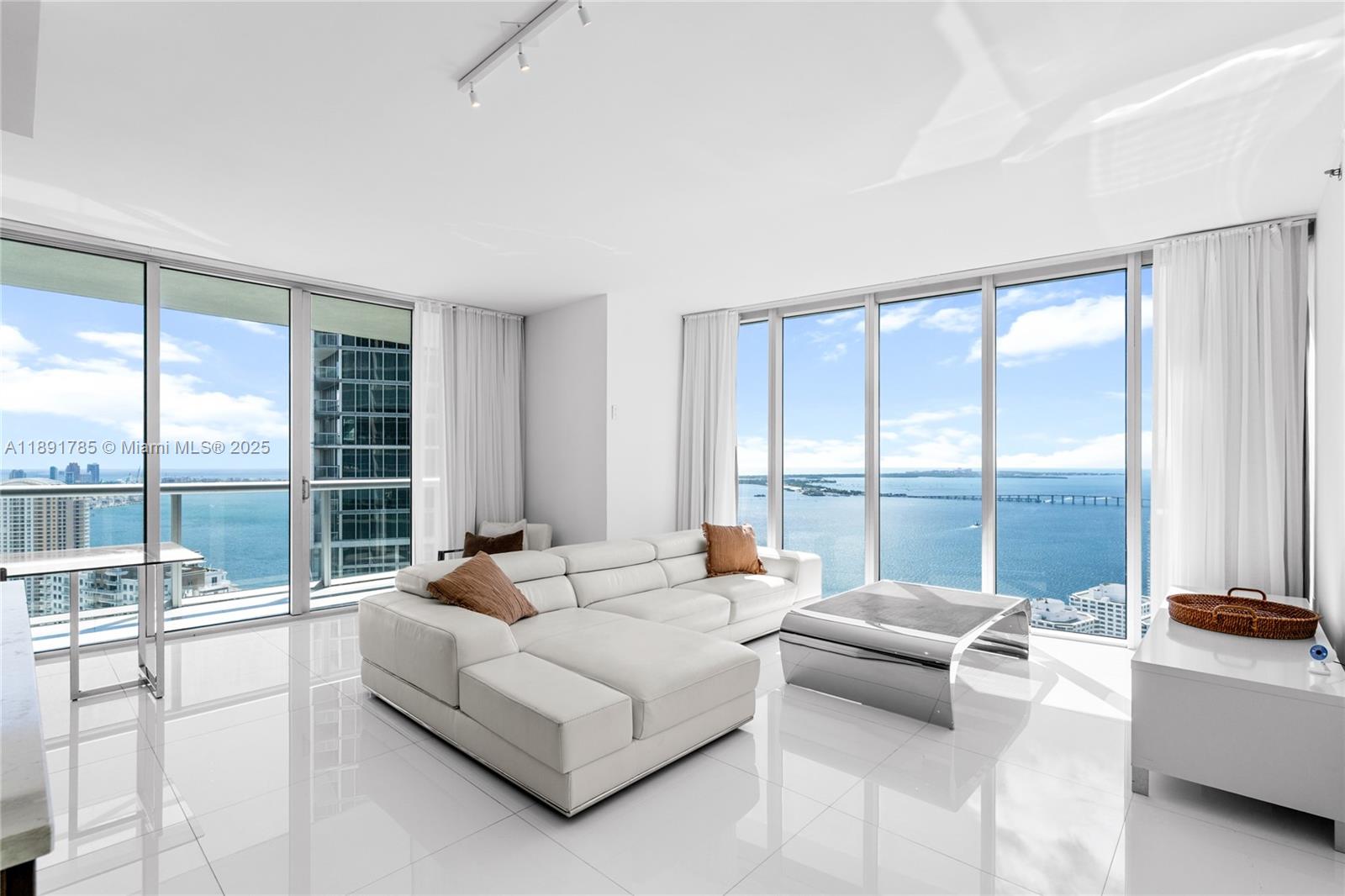 image Icon Brickell Condo1