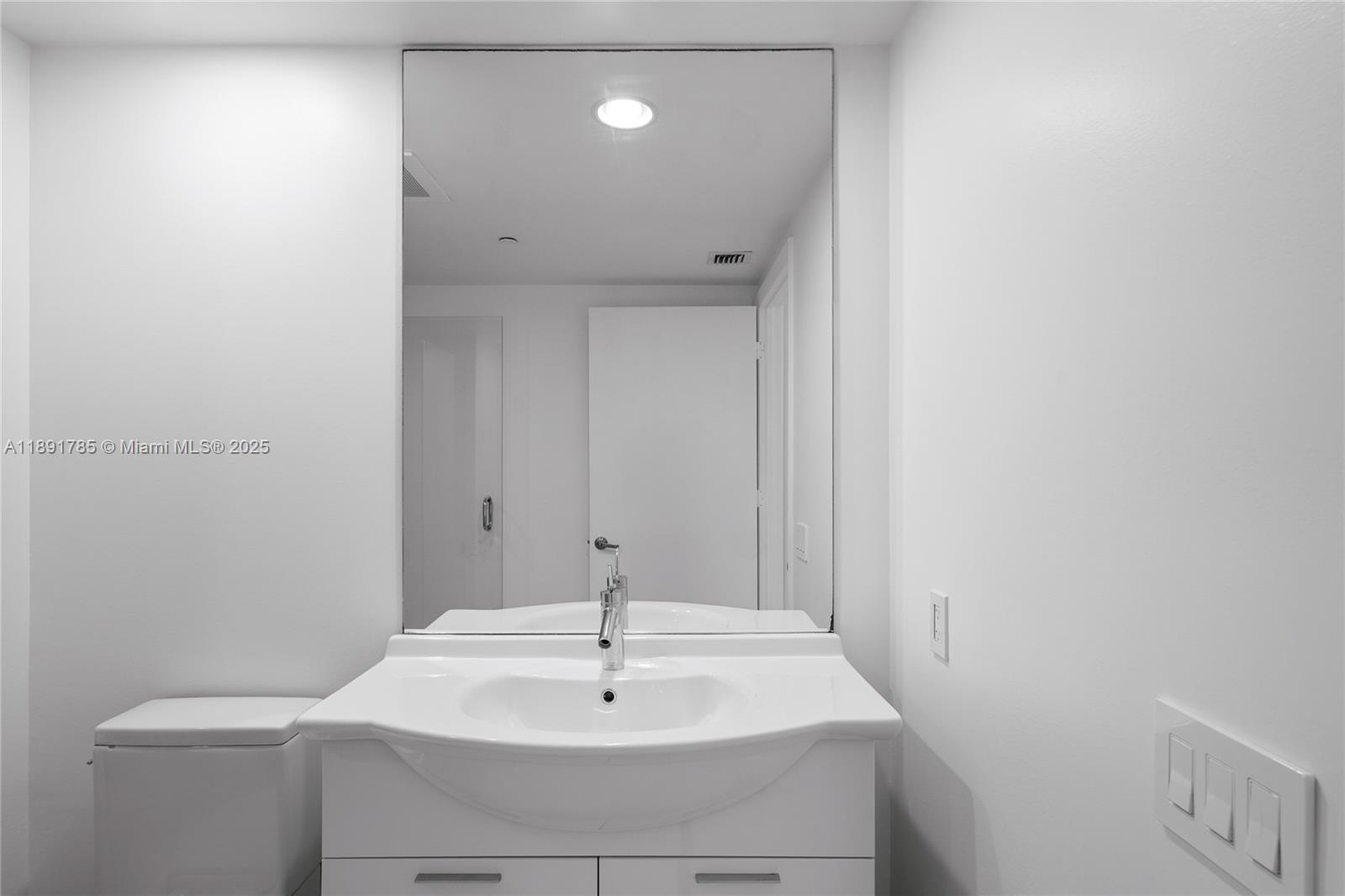 image Icon Brickell Condo52