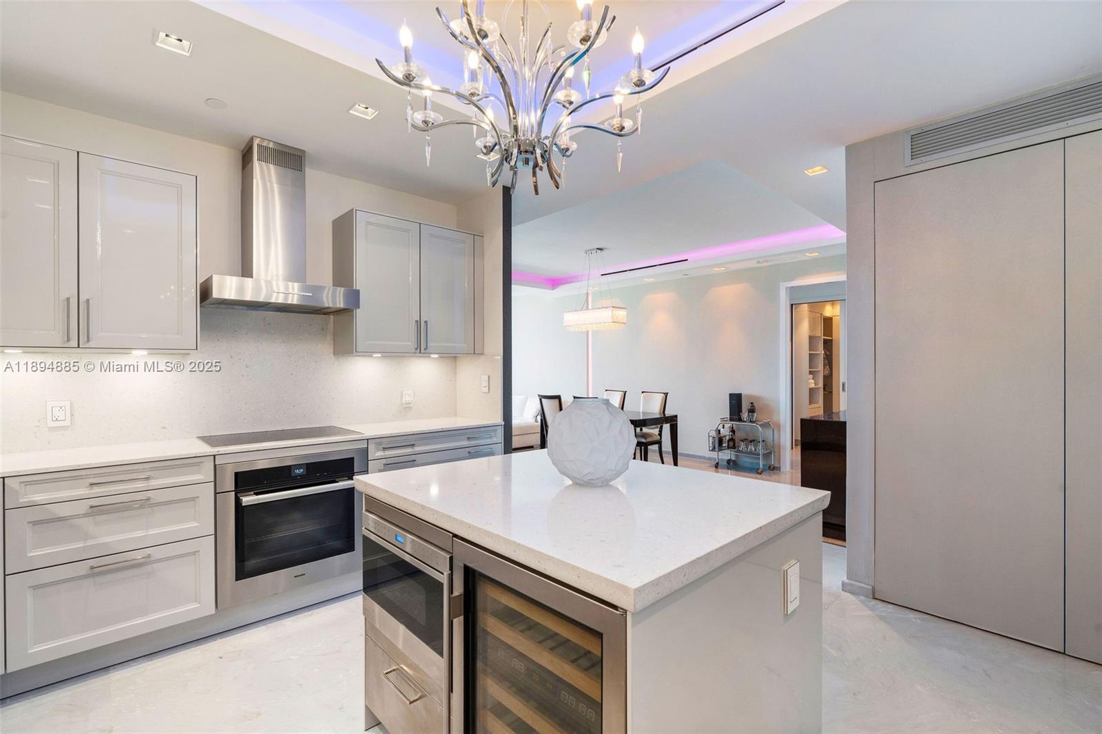 100 S Pointe Dr #2506 Miami Beach, FL 33139 100 S Pointe Dr #2506 Miami Beach, FL 33139