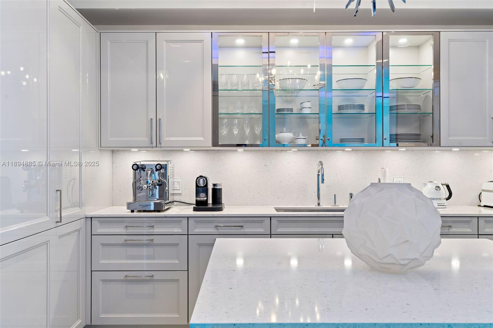 100 S Pointe Dr #2506 Miami Beach, FL 33139 100 S Pointe Dr #2506 Miami Beach, FL 33139