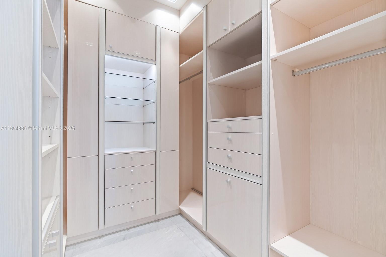 100 S Pointe Dr #2506 Miami Beach, FL 33139 100 S Pointe Dr #2506 Miami Beach, FL 33139