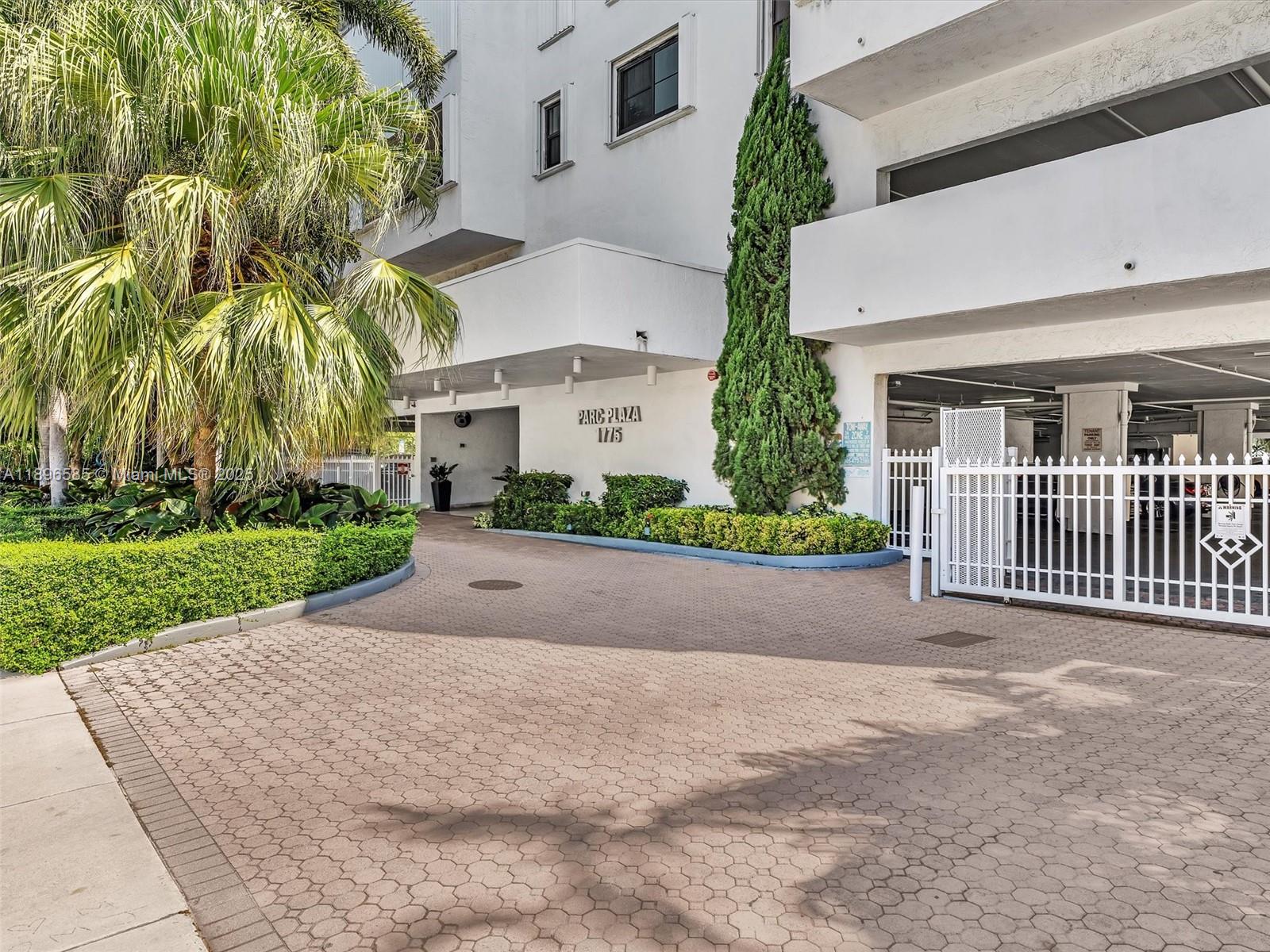 1775 Washington Ave #8B