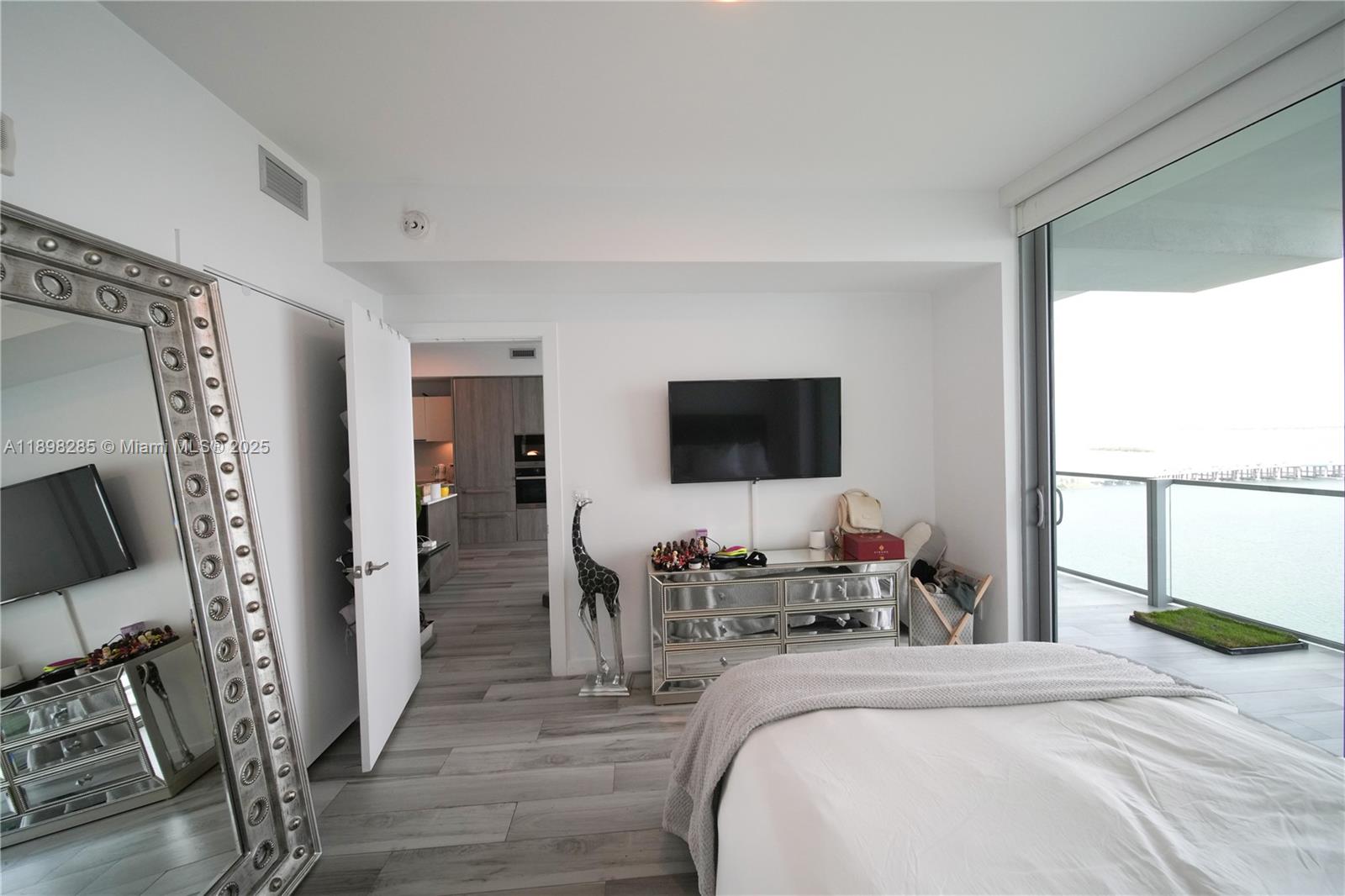 image Biscayne Beach Condo7