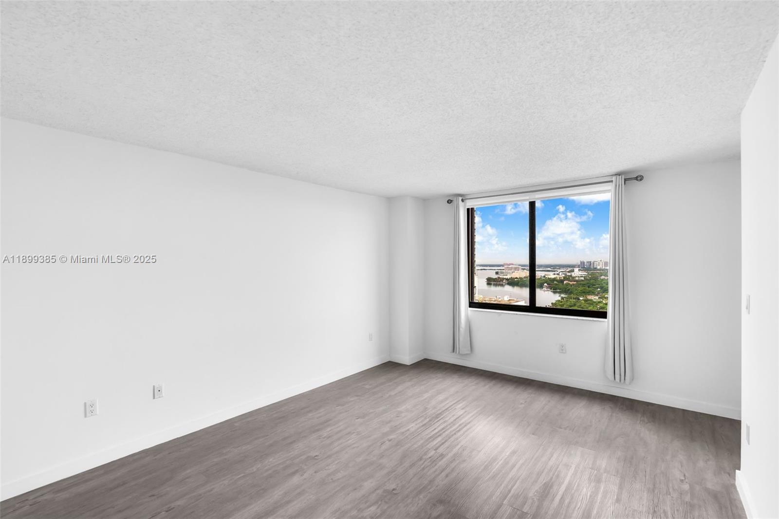 image Brickell Bay Club Condo16