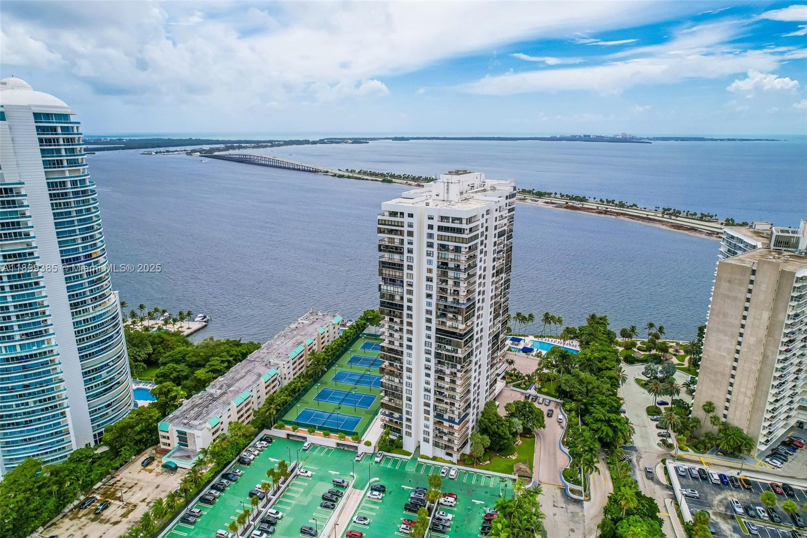 image Brickell Bay Club Condo37