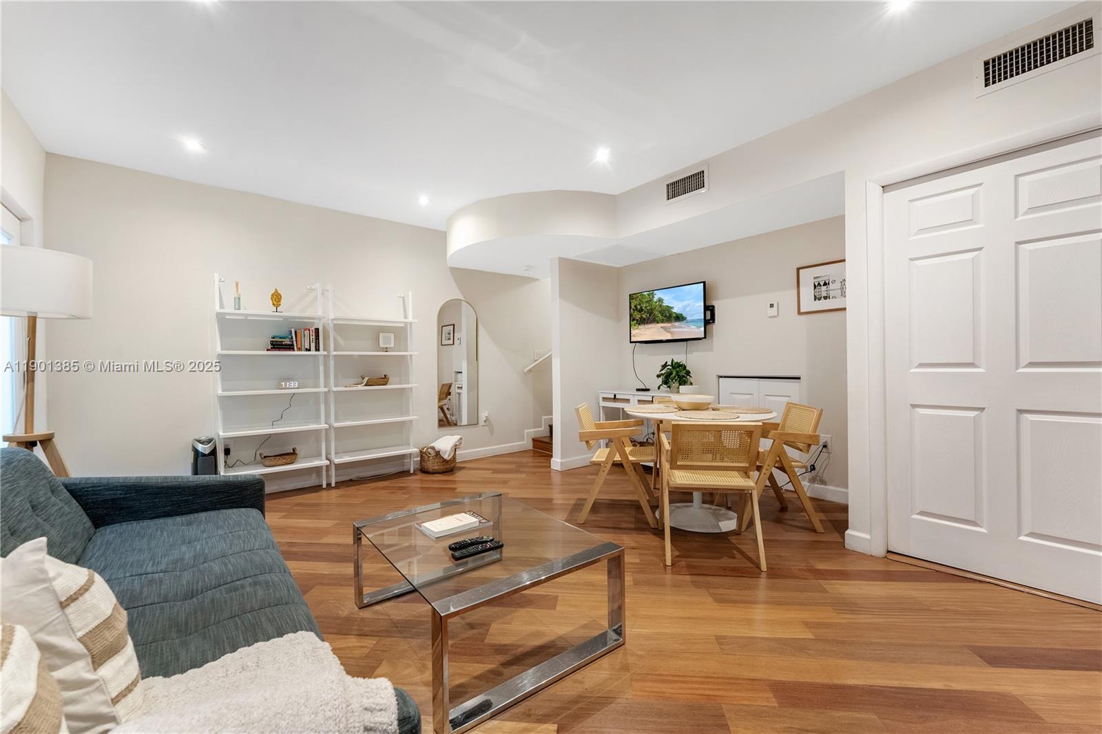927 Euclid Ave #6