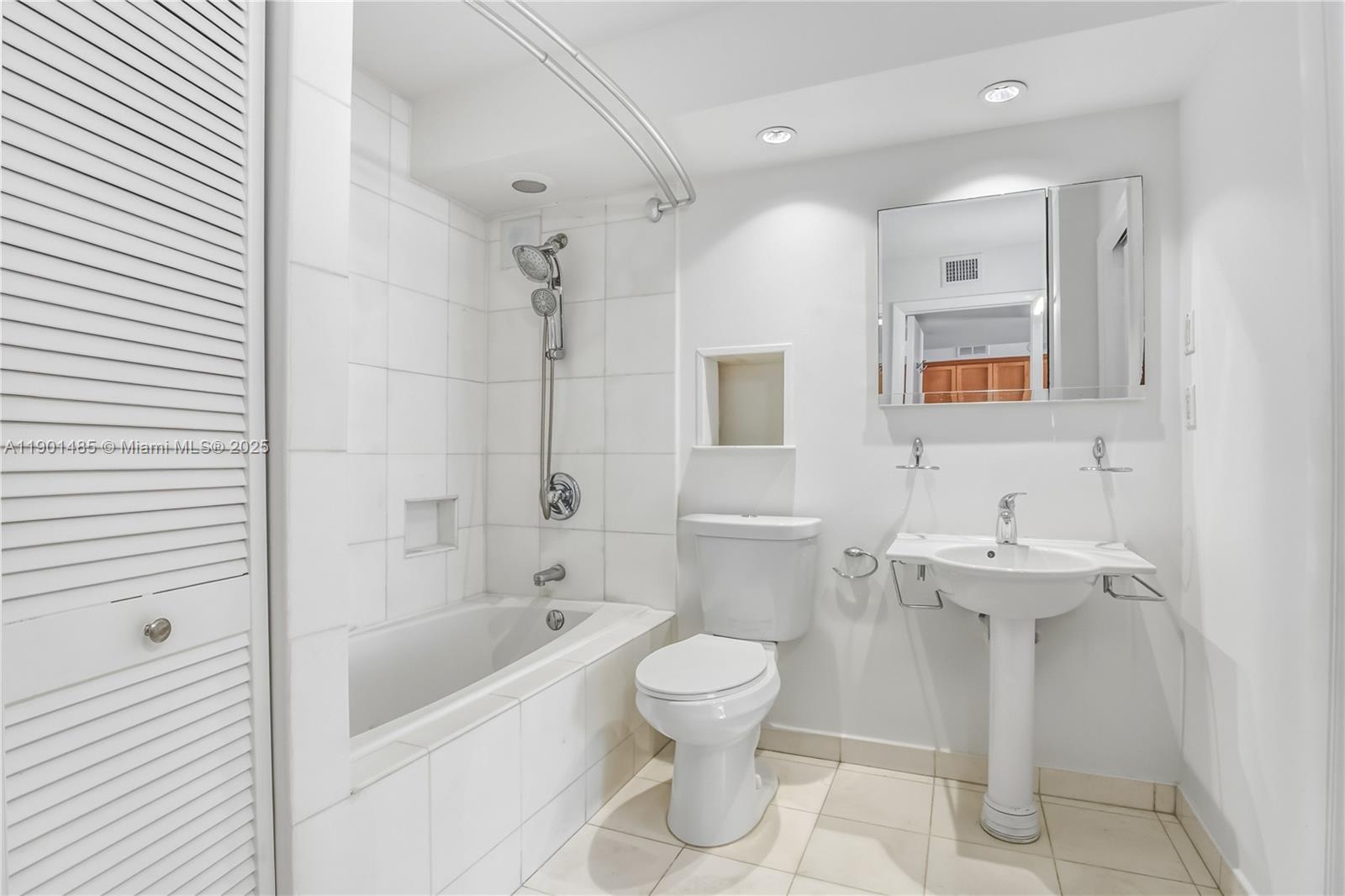 345 Ocean Dr #1020 Miami Beach, FL 33139