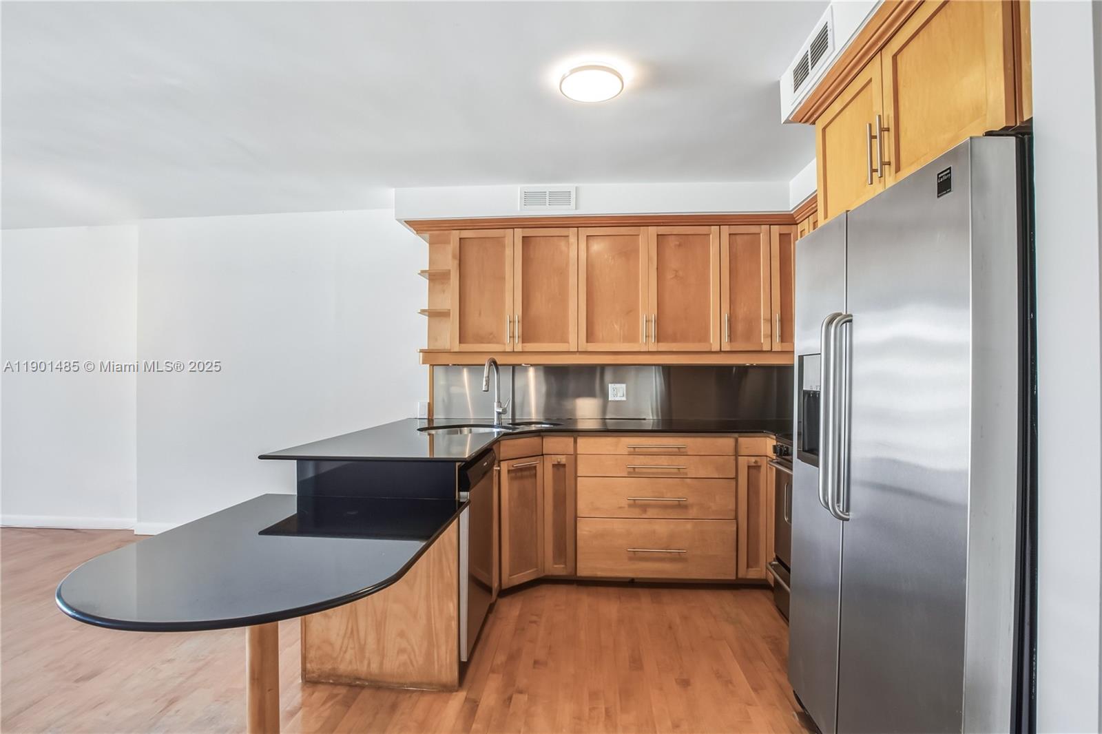 345 Ocean Dr #1020 Miami Beach, FL 33139