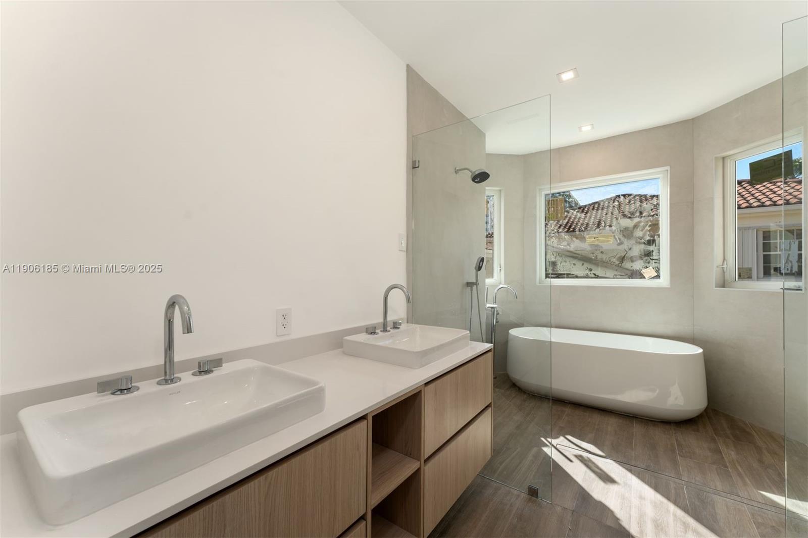 3944 NE 194th Trl Sunny Isles Beach, FL 33160