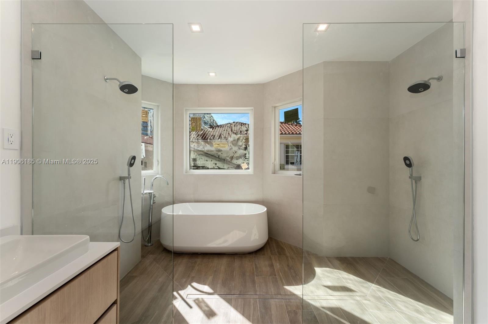 3944 NE 194th Trl Sunny Isles Beach, FL 33160