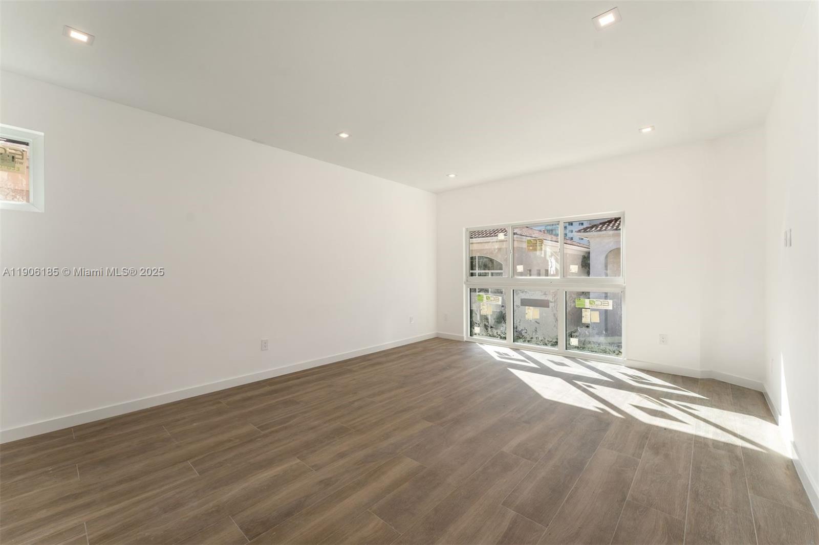 3944 NE 194th Trl Sunny Isles Beach, FL 33160