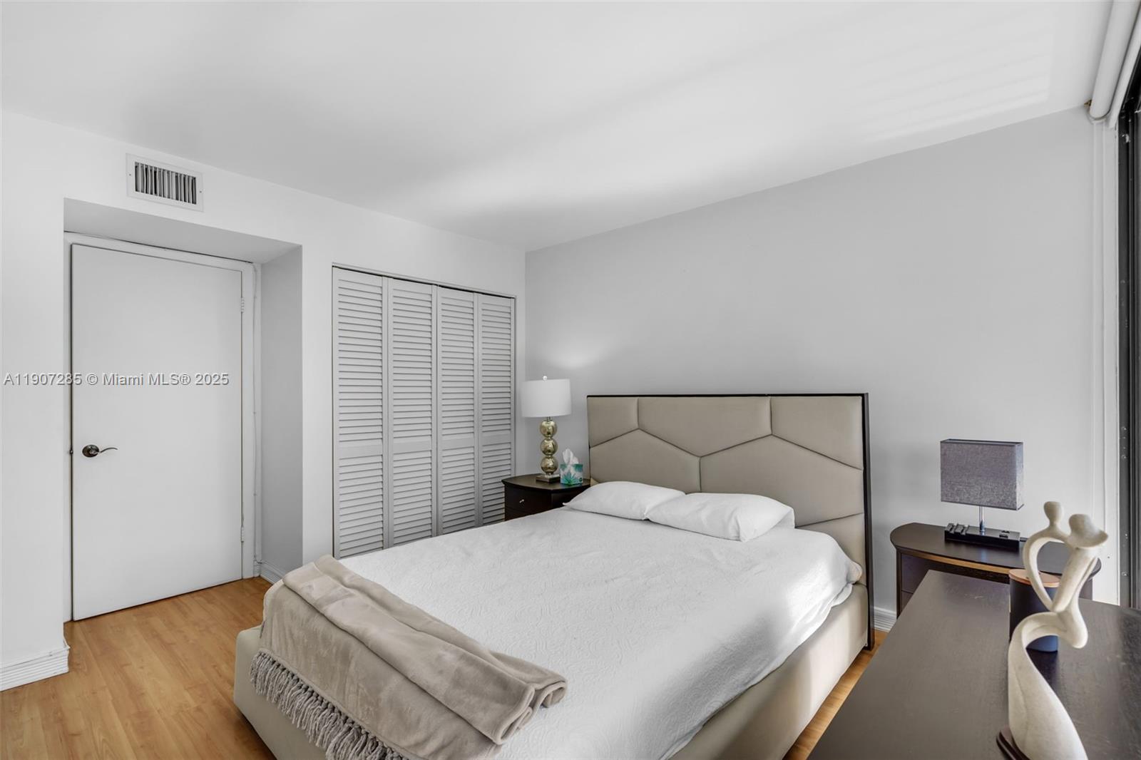 image Brickell Place Phase Ii C16