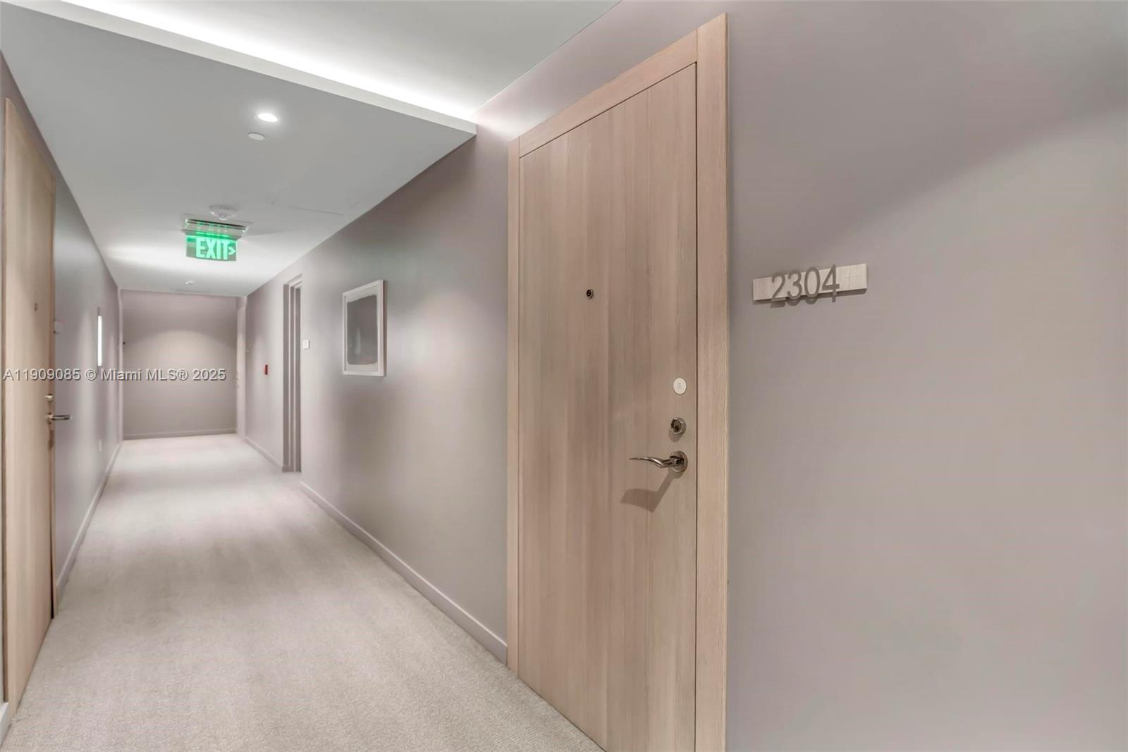 1000 Brickell Plz #2304