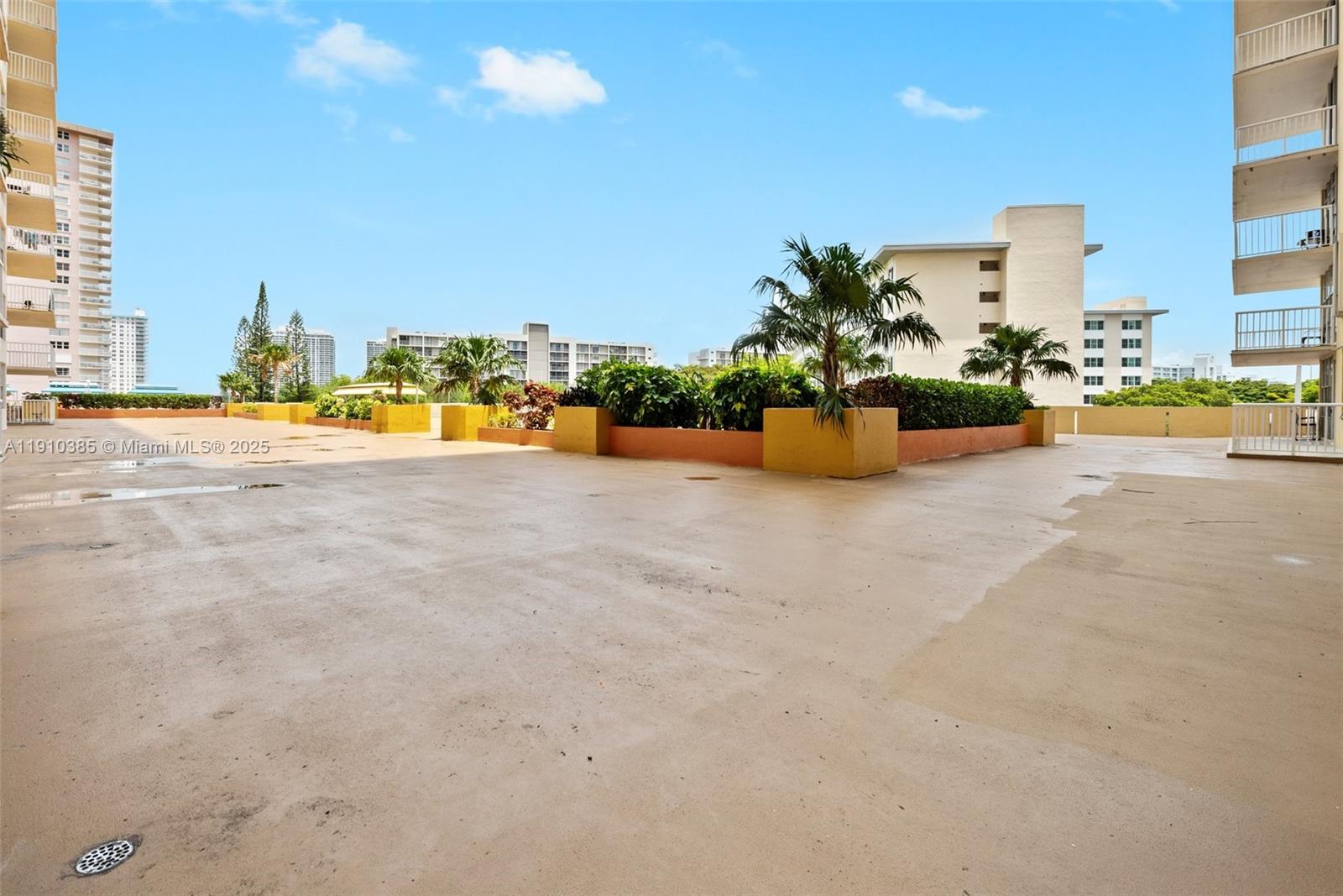 image Winston Towers25