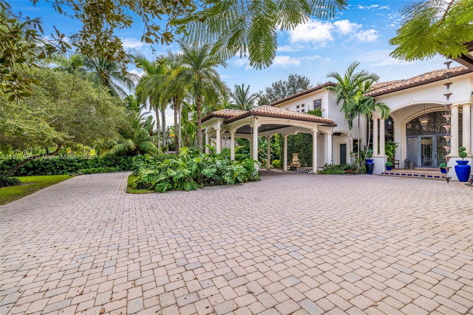 7030 SW 72nd Ct Miami, FL 33143