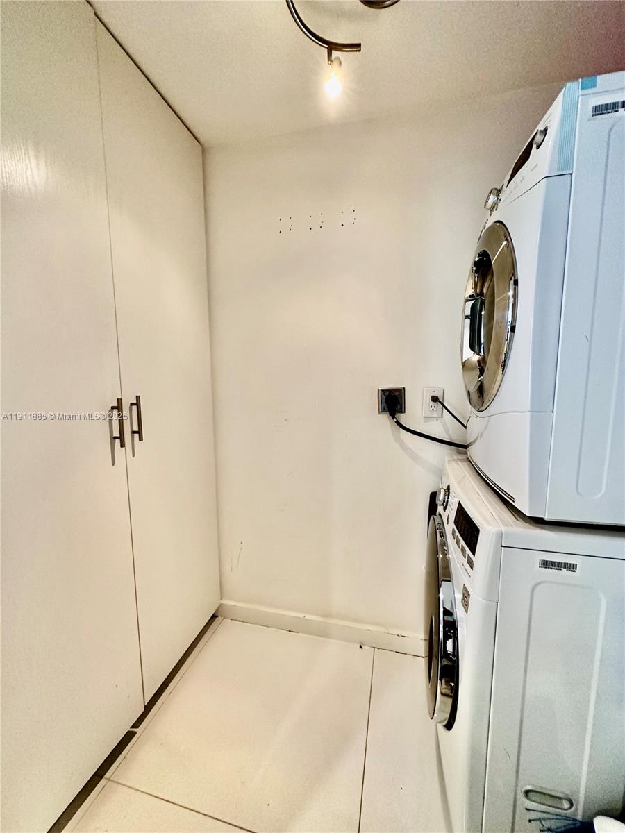 image Brickell Place Condo12