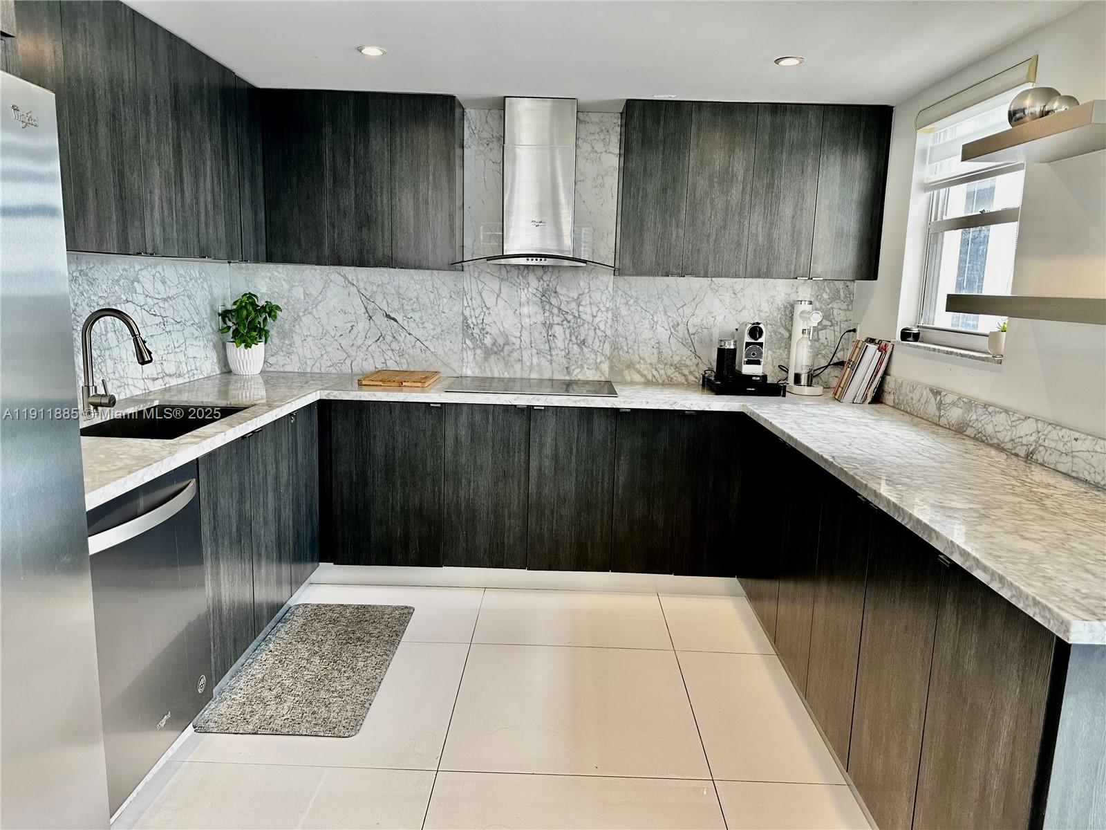 image Brickell Place Condo4