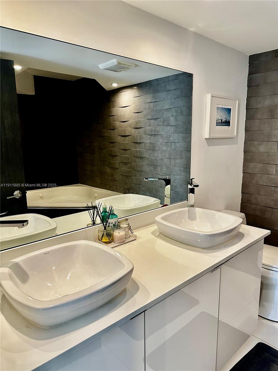 image Brickell Place Condo7